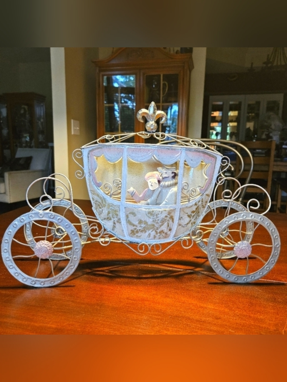 Robert Stanley Metal Carriage French Fleur-de-lis Irish Flower Centerpiece